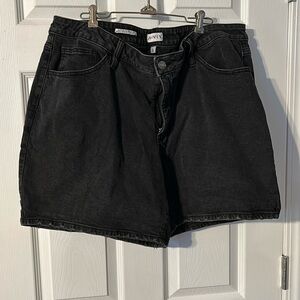 NWOT Ava & Viv black Bermuda Jean shorts